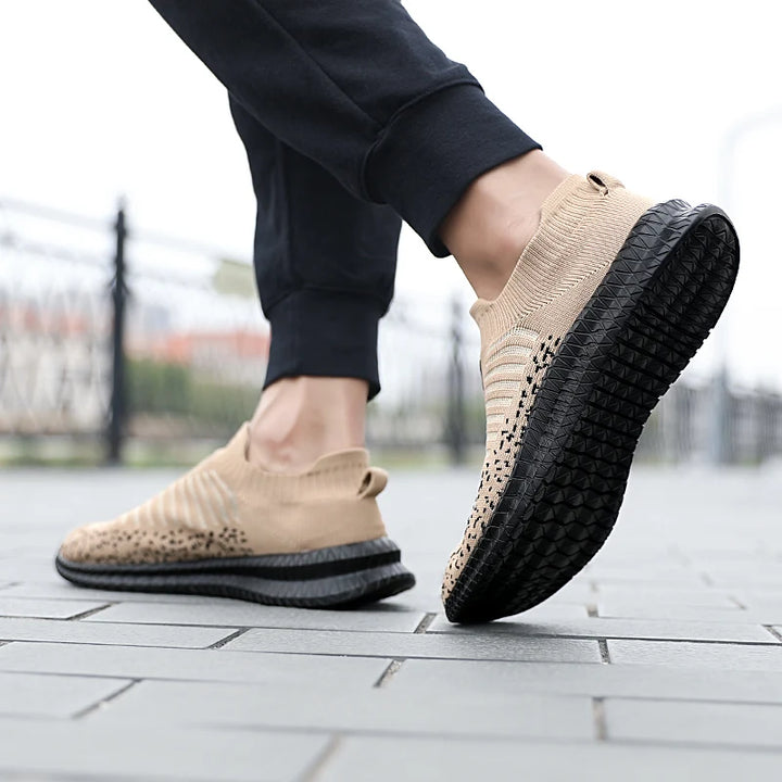 A Lazy Man Wears Flat Walking Shoes on One Foot Breathable Sneakers Fashion Comfortable Casual Shoe Masculin Zapatillas Hombre