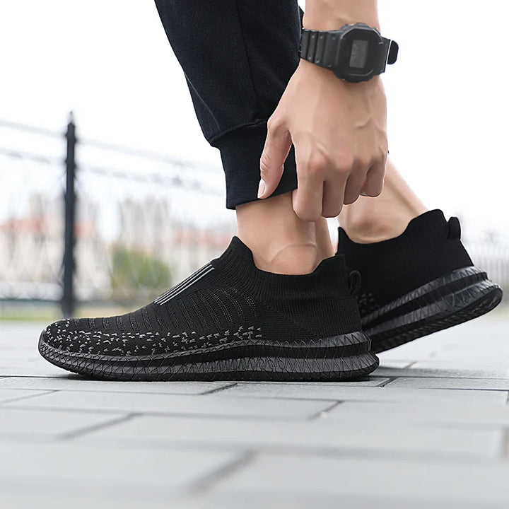 A Lazy Man Wears Flat Walking Shoes on One Foot Breathable Sneakers Fashion Comfortable Casual Shoe Masculin Zapatillas Hombre