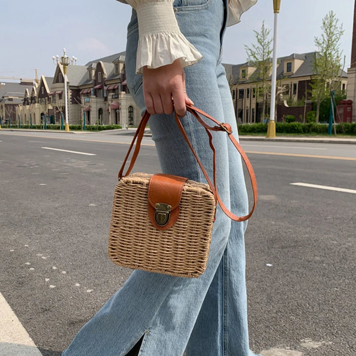 Summer Rattan Straw Bag For Women Woven Handmade Shoulder Bag Small Round Bag Vacation Seasid Beach Bag Shopping Purse bolsa