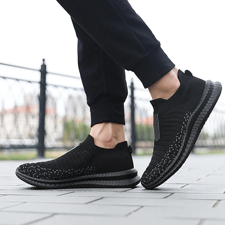 A Lazy Man Wears Flat Walking Shoes on One Foot Breathable Sneakers Fashion Comfortable Casual Shoe Masculin Zapatillas Hombre