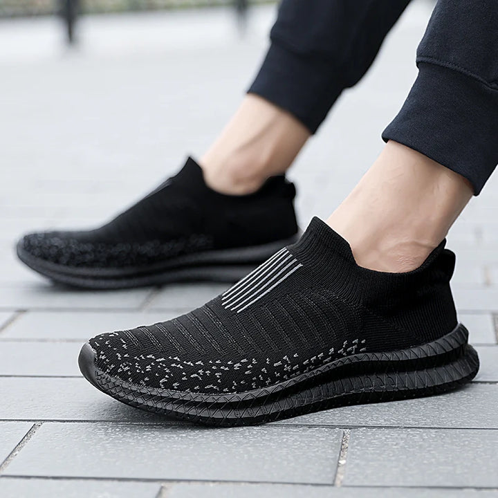 A Lazy Man Wears Flat Walking Shoes on One Foot Breathable Sneakers Fashion Comfortable Casual Shoe Masculin Zapatillas Hombre
