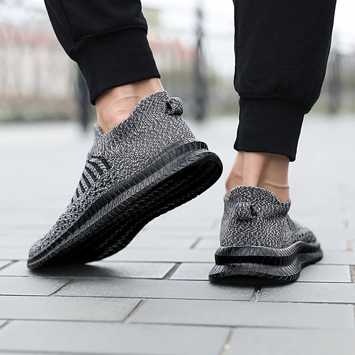 A Lazy Man Wears Flat Walking Shoes on One Foot Breathable Sneakers Fashion Comfortable Casual Shoe Masculin Zapatillas Hombre