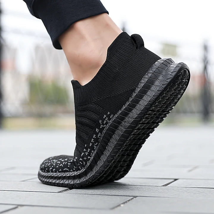 A Lazy Man Wears Flat Walking Shoes on One Foot Breathable Sneakers Fashion Comfortable Casual Shoe Masculin Zapatillas Hombre