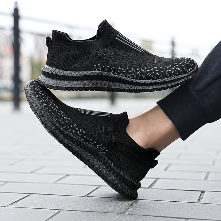 A Lazy Man Wears Flat Walking Shoes on One Foot Breathable Sneakers Fashion Comfortable Casual Shoe Masculin Zapatillas Hombre
